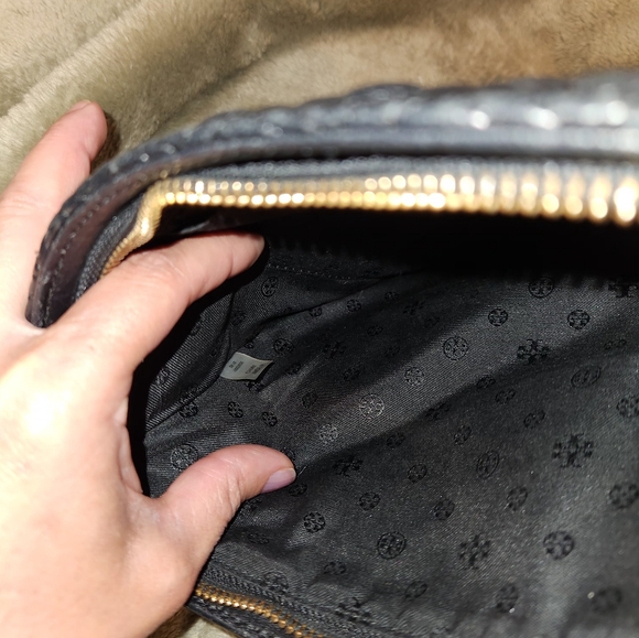 Authentic tory burch clutch - Picture 7 of 13
